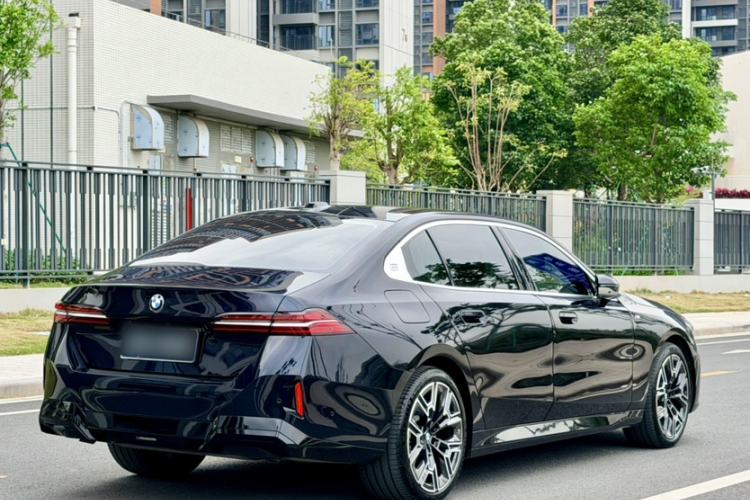 Used BMW 5 Series 2025 530Li Luxury Edition M Sport Package Exterior 2