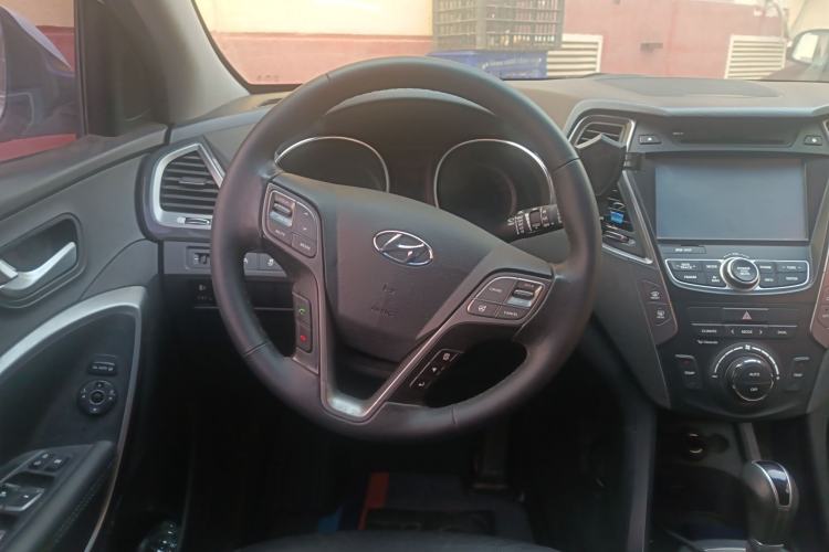 Used Hyundai Santa Fe 2015 2.0T Automatic Two-Wheel Drive Smart Version 5 Seats
