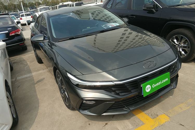 Used Hyundai Elantra 2023 1.5L CVT GLX Elite Edition Front Right 45 Deg