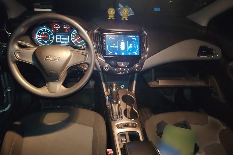 Used Chevrolet Cruze 2018 Redline 320 Automatic Pioneer Edition Center Console