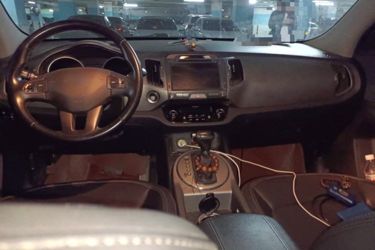 Used Kia Sportage R 2015 2.0L Automatic Two-Wheel Drive GLS Center Console