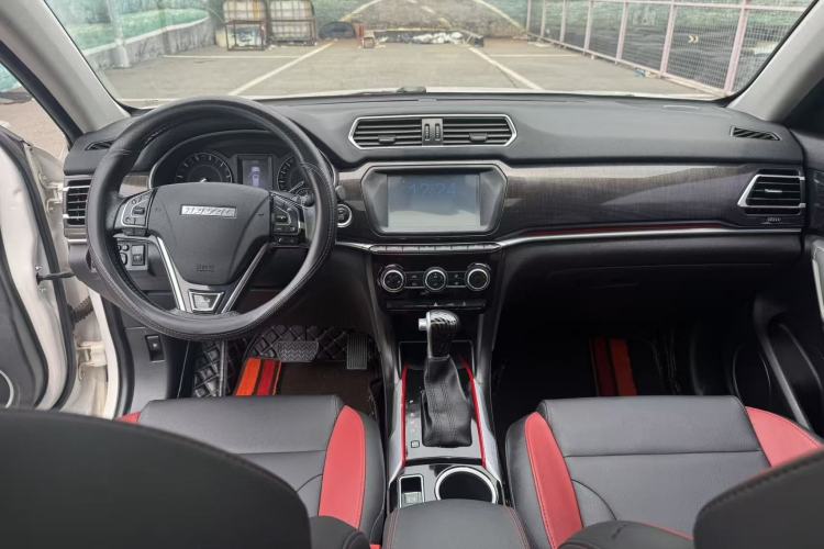 Used Haval H2 2017 Blue Label 1.5T Automatic Two-Wheel Drive Luxury Model Center Console