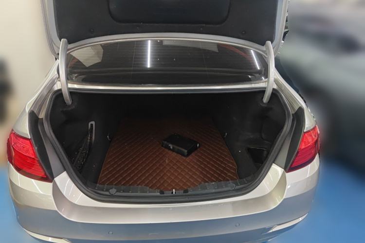 Used BMW 5 Series 2013 530Li Leading Model
