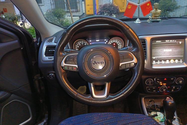 Used Jeep Compass 2017 200T Automatic Family Edition Steering Wheel