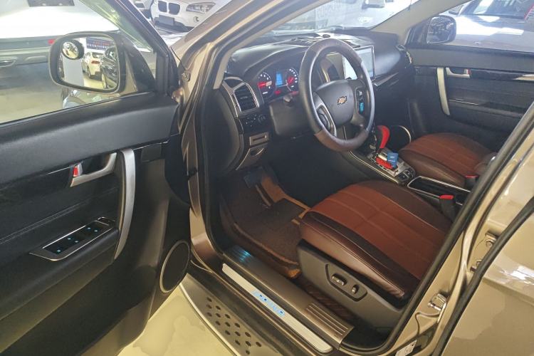 Used Chevrolet Captiva 2015 2.4L 4x4 Flagship Edition 7-Seater