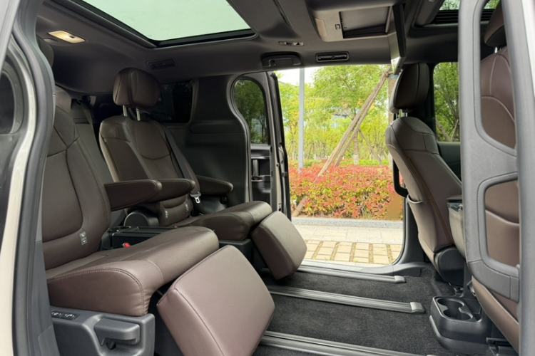 Used Toyota SIENNA 2023 2.5L Hybrid Platinum Edition