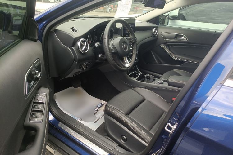 Used Mercedes-Benz GLA 2018 GLA 200 Sport Edition Left Front Seat