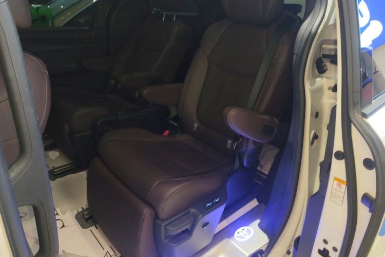 Used Toyota Sienna 2021 2.5L Hybrid Platinum Edition