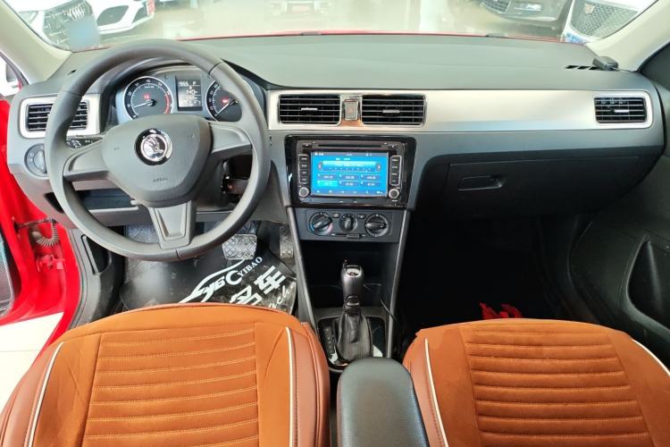 Used Skoda Rapid Spaceback 2014 1.6L Automatic Enjoyment Edition Center Console