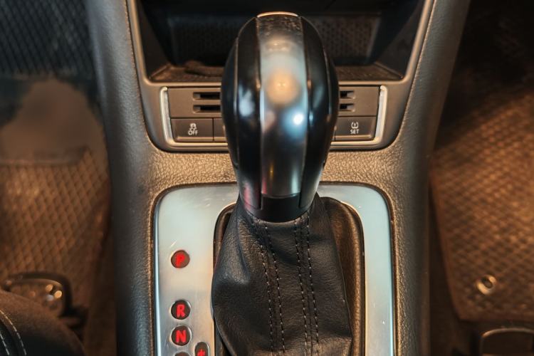 Used Volkswagen Tiguan 2016 300TSI Automatic Two-Wheel Drive Trend Edition Gear Lever