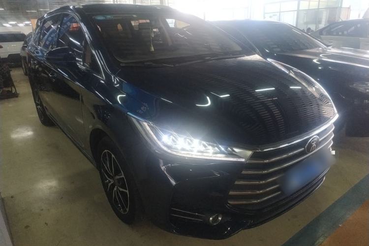 Used BYD Song MAX 2017 1.5T Automatic Smart Connect Elite 7-Seater Front Right 45 Deg