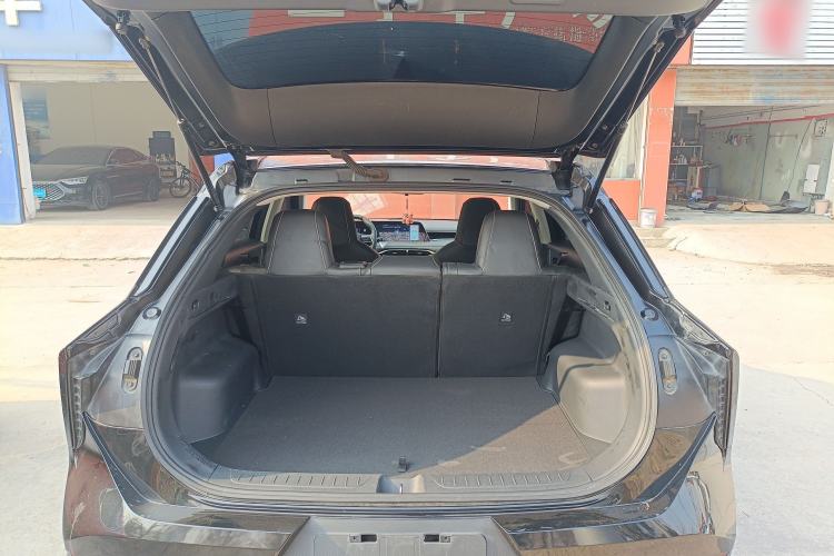 Used Venucia V 2022 260T Black Horse Edition · Idol