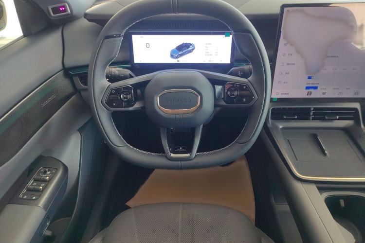 Used Lynk & Co 07 2024 EM-P 126 Long-Range Ultra Steering Wheel