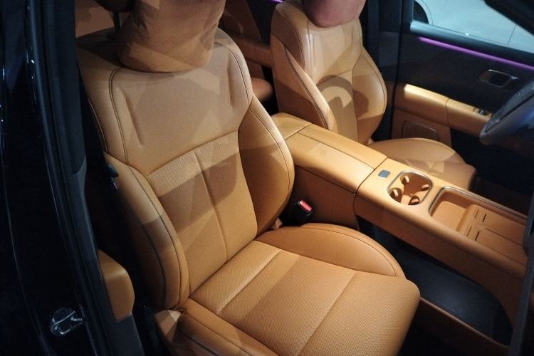 Used Li Auto i6 2025 Model Four-Wheel-Drive Standard Type
