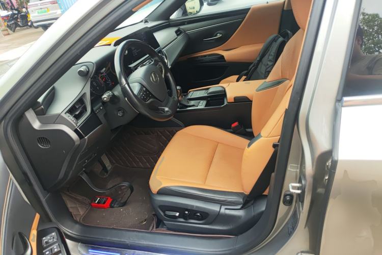 Used Lexus ES 2021 260 Excellence Edition Left Front Seat