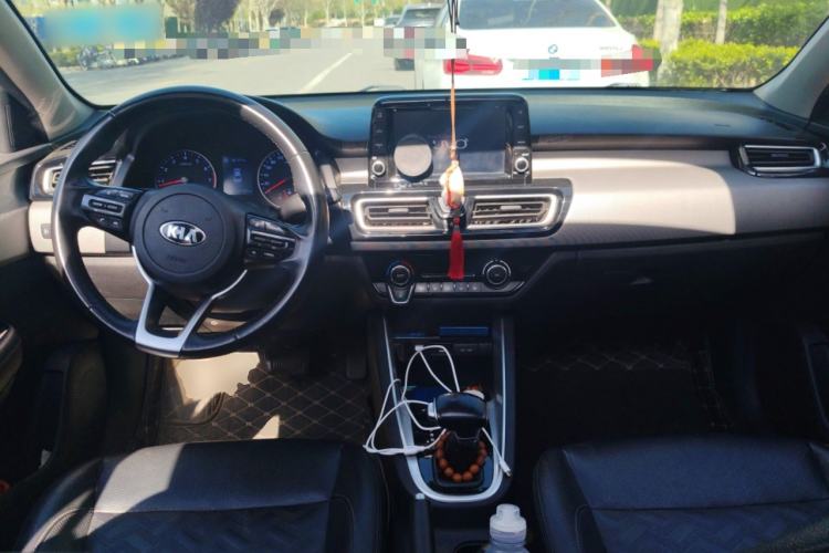 Used Kia Forte 2018 1.6L Automatic Value-Comfort Luxury Edition Center Console