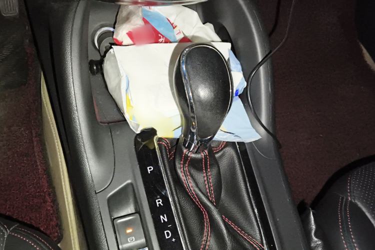 Used CHANGAN CS75 2014 1.8T Automatic Elite Model China IV Standard Gear Lever