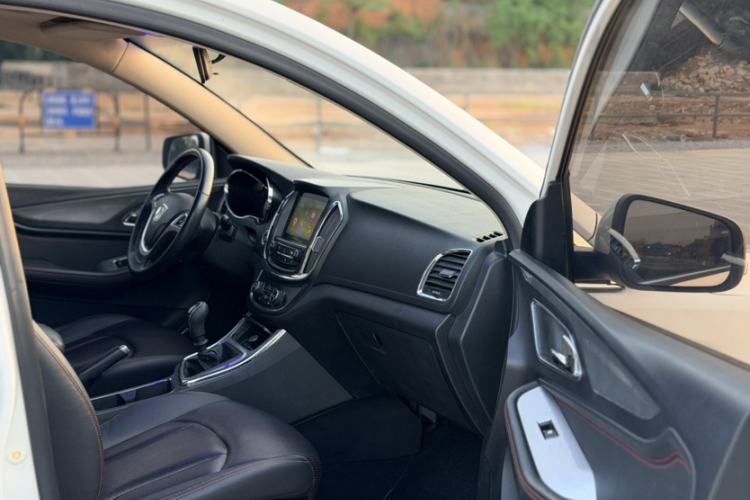 Used Baojun 560 2016 1.8L Manual Luxury Edition