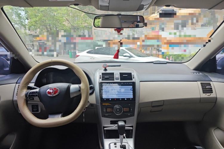 Used Toyota Corolla 2012 Luxurious Edition 1.6L Automatic GL Center Console