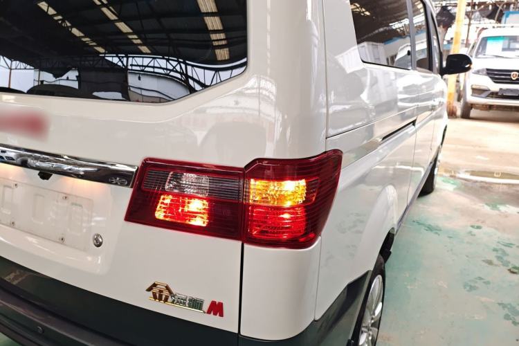 Used Jinbei Gold Hiace M Classic 2023 1.5L Travel Lion Passenger Vehicle 5/6/7 Seats
