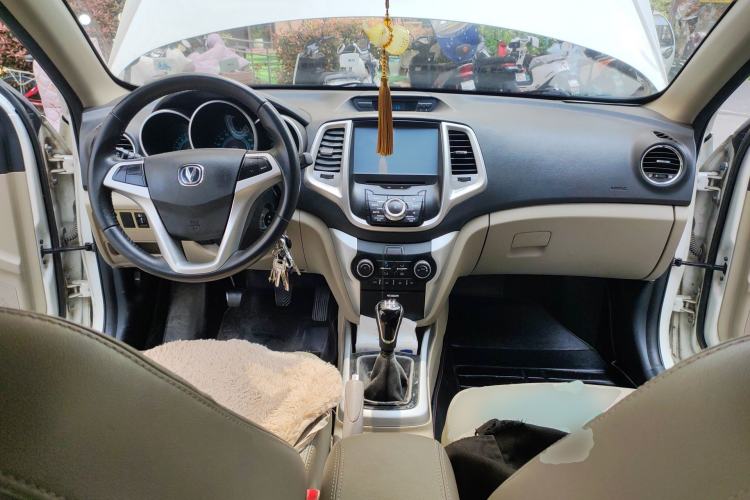 Used CHANGAN Eado 2014 1.6L Manual Luxury Model Center Console