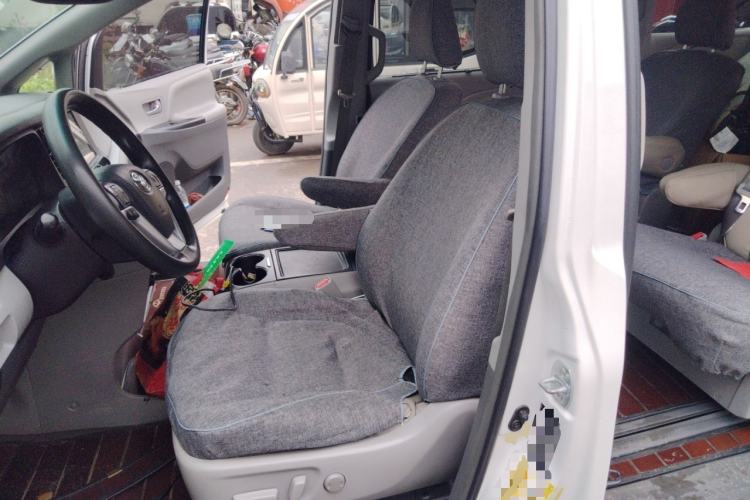 Used Toyota SIENNA  Left Front Seat