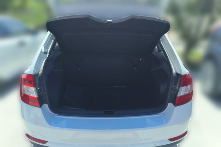 Used Skoda Rapid Spaceback 2016 Revised Version 1.6L Automatic Front-Drive Edition Trunk