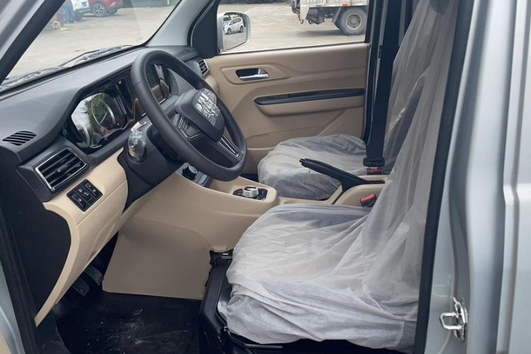 Used CHANGAN KUAYUE Xing V7 EV 2025 Model 316km Flagship Edition, 9 Seats, Sliding Doors, 50.38kWh Interior 2