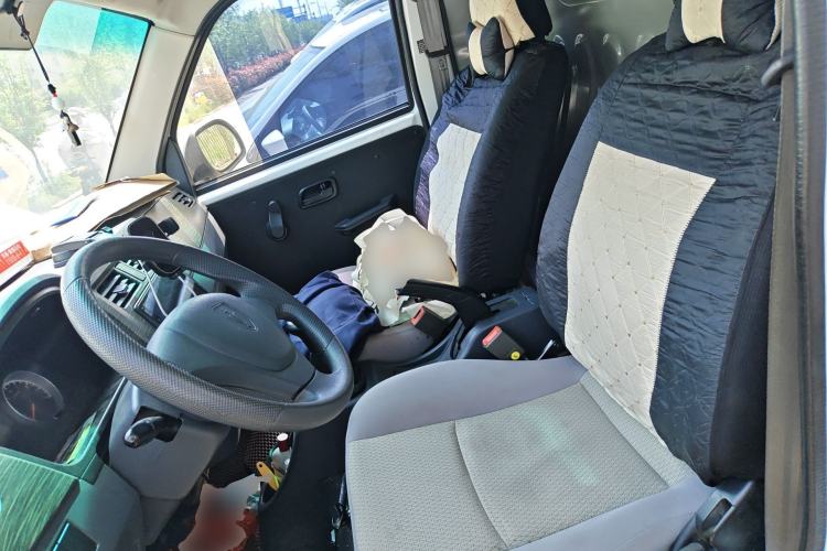 Used Jinbei Hiace X30 2023 1.5L Super-Enjoyment Van 2/5 Seats Non-Air-Conditioned Version SWC15M