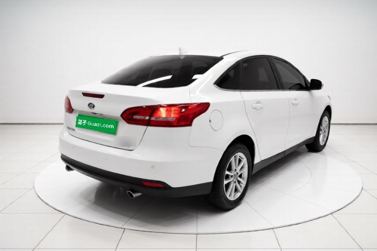 Used Ford Focus 2018 Sedan Classic EcoBoost 180 Automatic Elite Model Rear Right 45 Deg