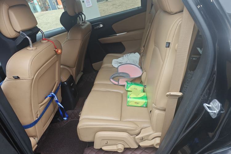 Used Dodge Journey 2013 2.4L Two-Wheel Drive Luxury Version