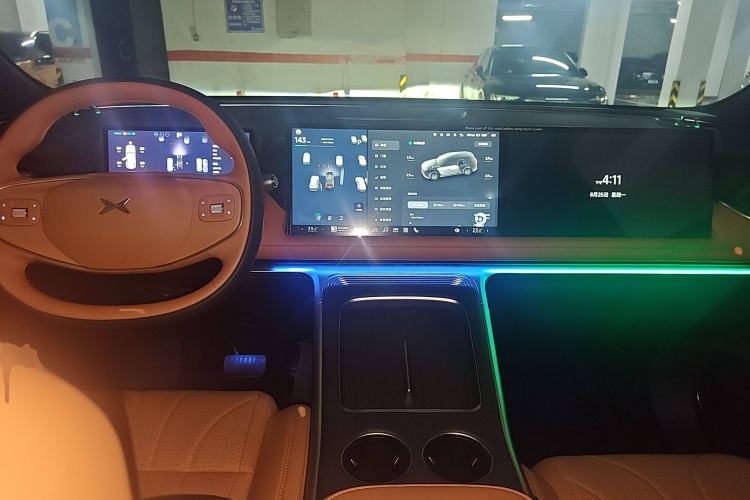 Used XPeng G9 2025 625 Long-Range Max Center Console