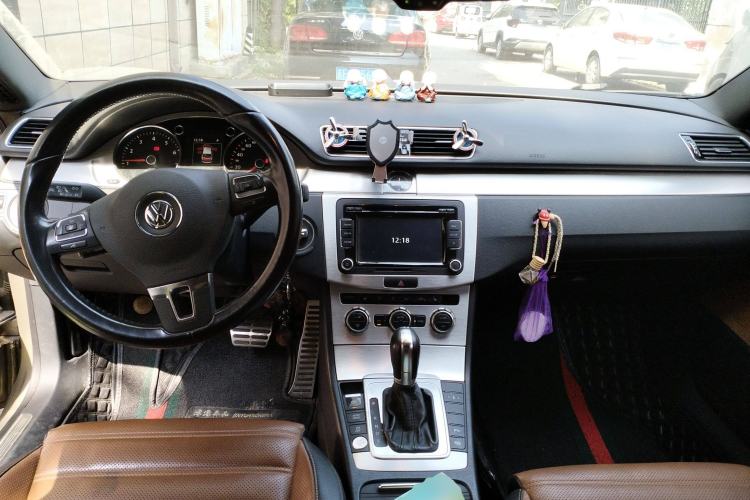 Used Volkswagen FAW-Volkswagen CC 2015 2.0 TSI Ultimate Model Center Console