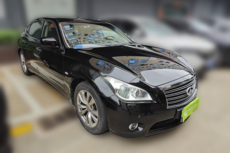 Used Infiniti Q70 2013 Q70L 2.5L Comfort Edition Front Right 45 Deg