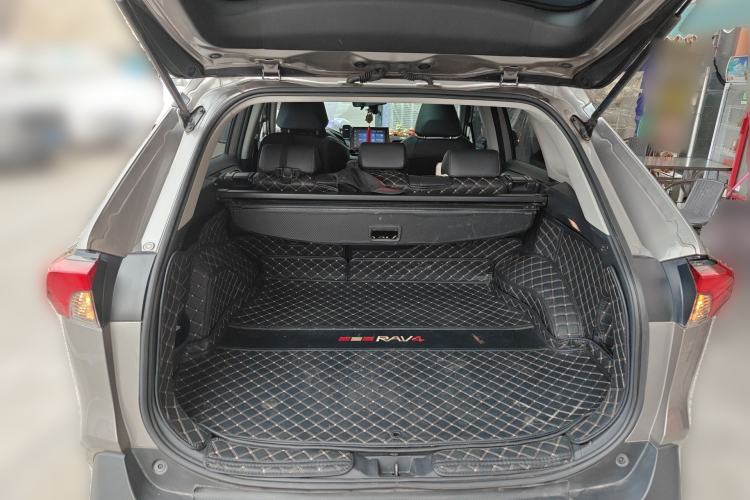 Used Toyota RAV4 2022 2.0L CVT Two-Wheel Drive Prestige Edition Trunk