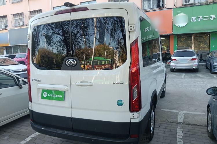 Used SAIC MAXUS Xintu V90 2022 2.0T Manual – Yunjie Front-Wheel-Drive Short Wheelbase Mid-Roof Design with Single Rear Tire 6-Seater
