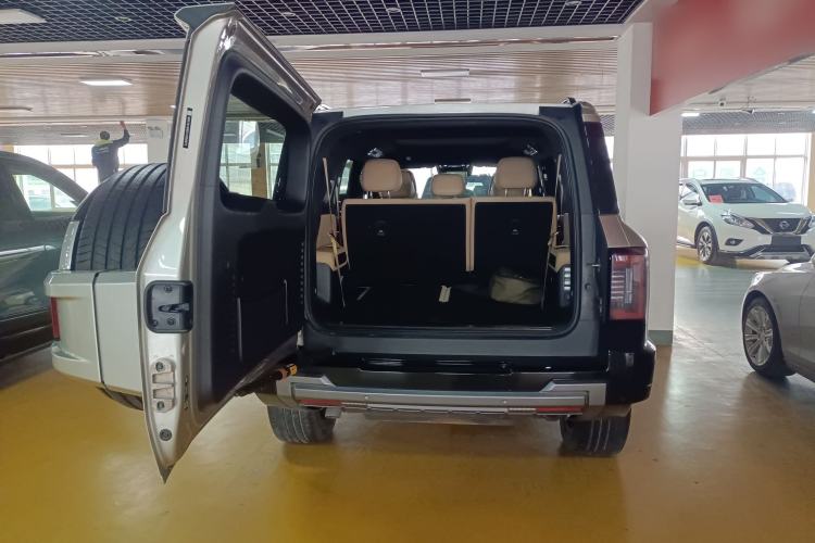 Used Formula Leopard 8 2025 Smart & Brave Flagship Edition 7 Seats
