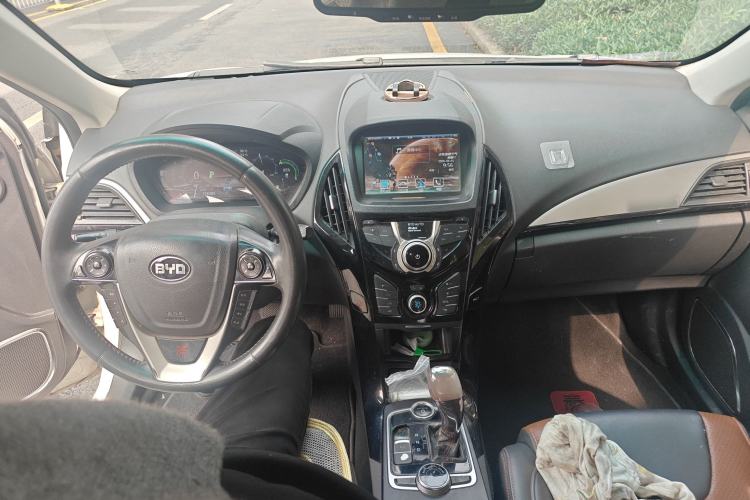 Used BYD Qin New Energy 2015 1.5T Dual-Crown Flagship Plus Edition Center Console