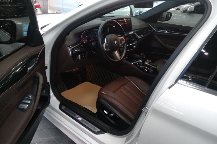 Used BMW 5 Series 2022 Restyled 525Li M Sport Package Driver Seat