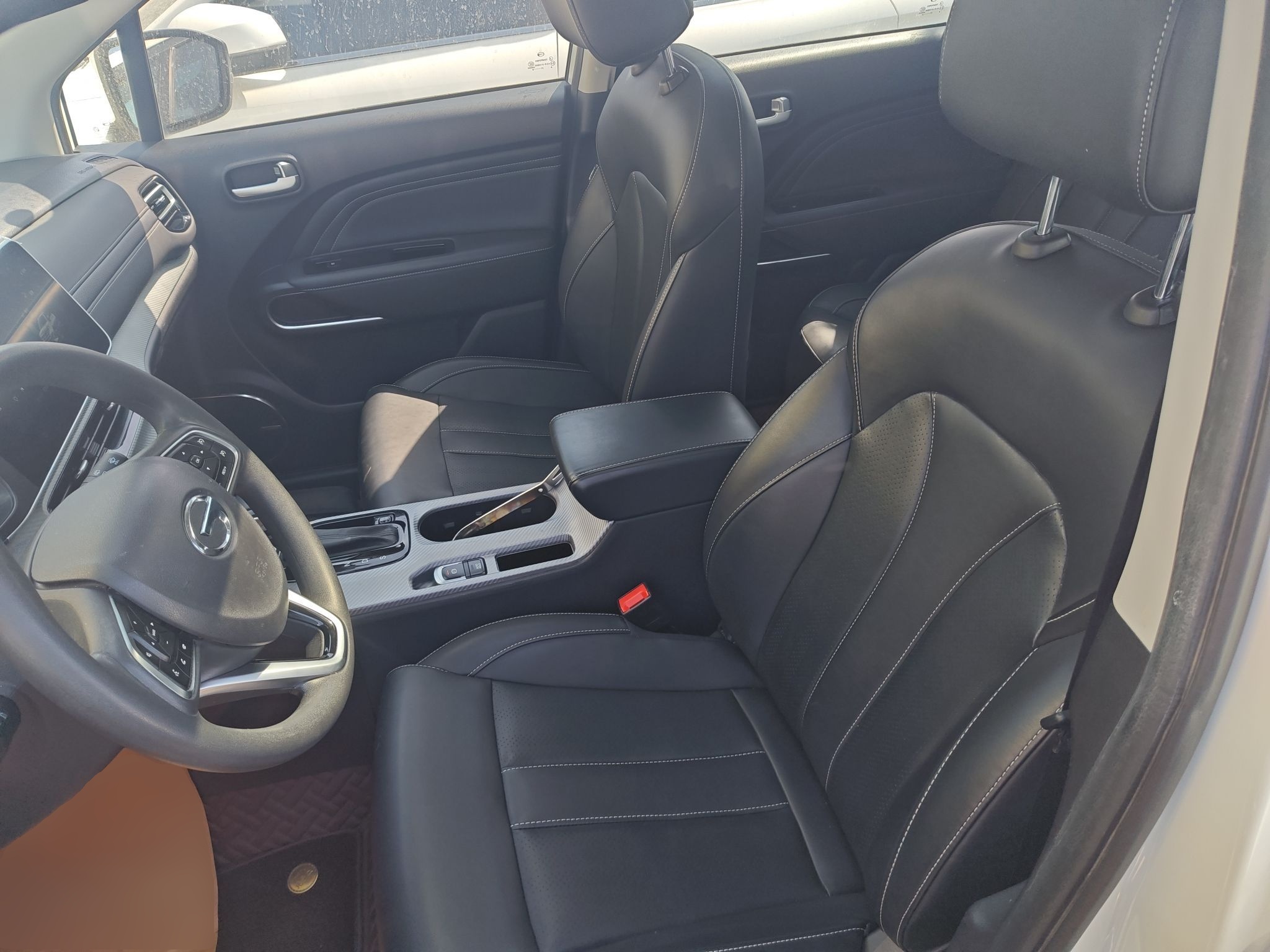 Переднее сиденье в автомобиле