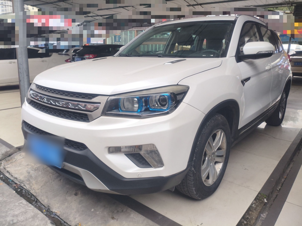 Под передней частью автомобиля