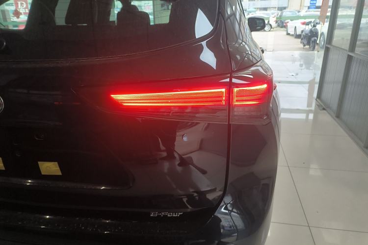 Used Toyota Crown Kluger 2026 Model 2.5L HEV All-Wheel-Drive Luxury Edition Right Rear Taillight