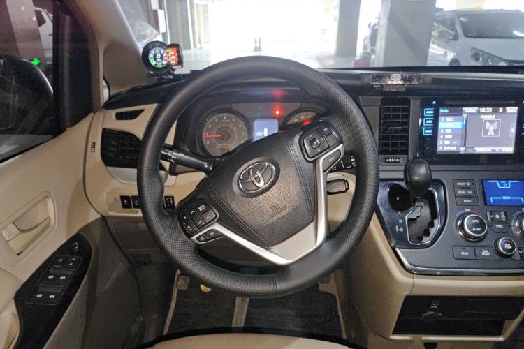 Used Toyota SIENNA 2015 3.5L Two-Wheel Drive LE