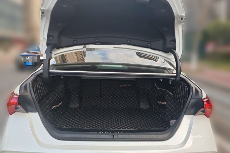 Used Toyota Avalon 2019 Dual-Engine 2.5L XLE Prestige Version China VI Standard