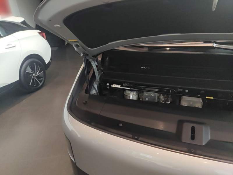 Used Li Auto MEGA 2025 Home Family Special Edition — 22