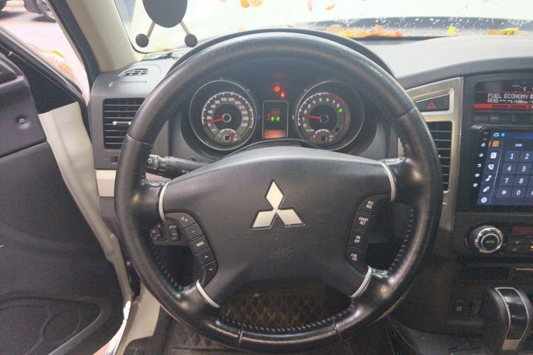 Used Mitsubishi Pajero 2015 3.0L Automatic Elite Plus Version China V Standard