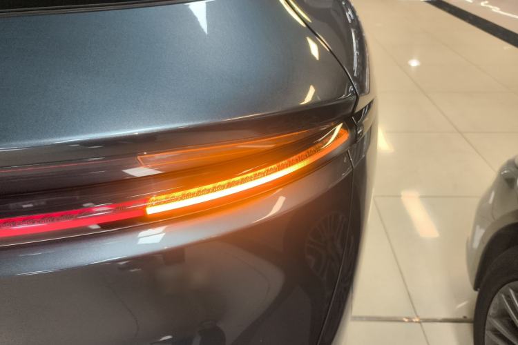 Used Zeekr 7X 2025 75 kWh Rear-Wheel Drive Intelligent Driving Version Right Rear Taillight