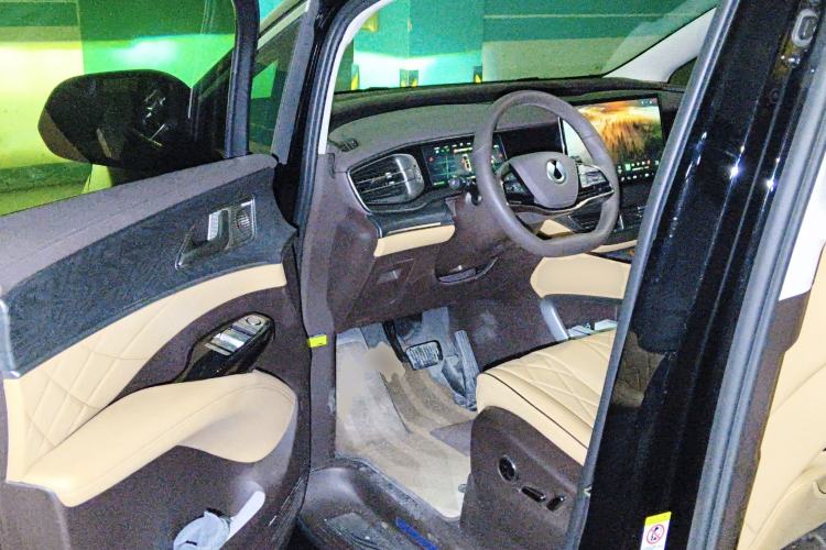 Used Denza D9 2024 DM-i 1050 Luxury Model