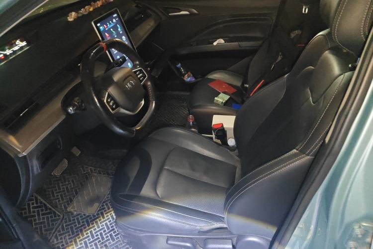 Used NETA V 2021 Standard Range Entertainment Version – Upgraded Model Left Front Seat