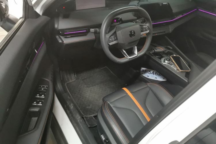 Used CHANGAN UNI-V 2024 1.5T Smart Navigation Version Driver Seat